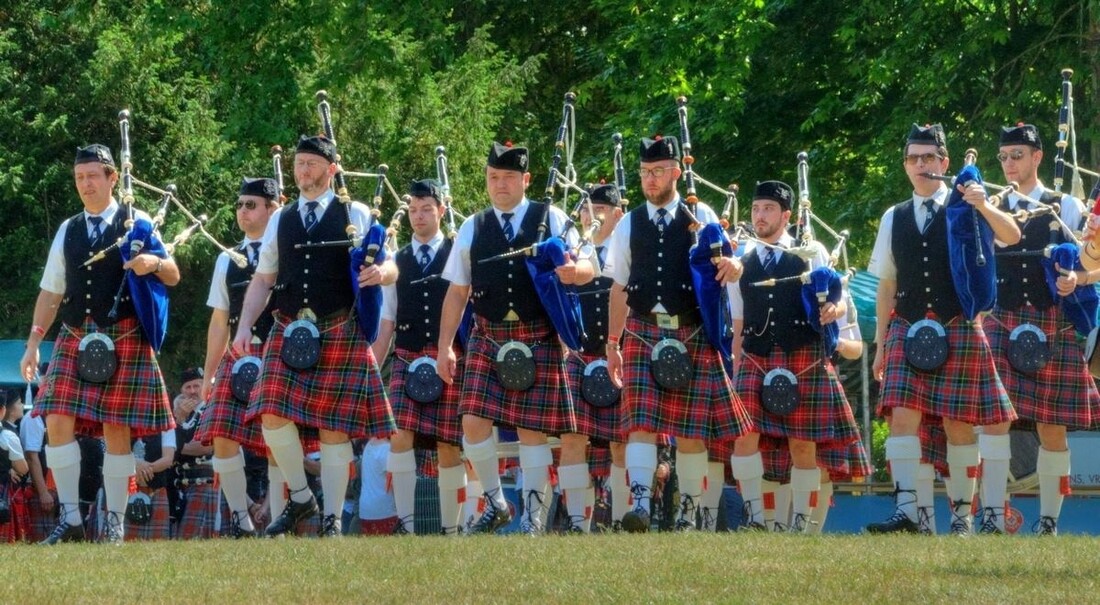 Paris and District Pipe Band Paris and District Pipe Band