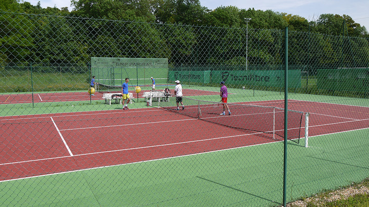 Courts de tennis extérieur au stade Claude-Bocard