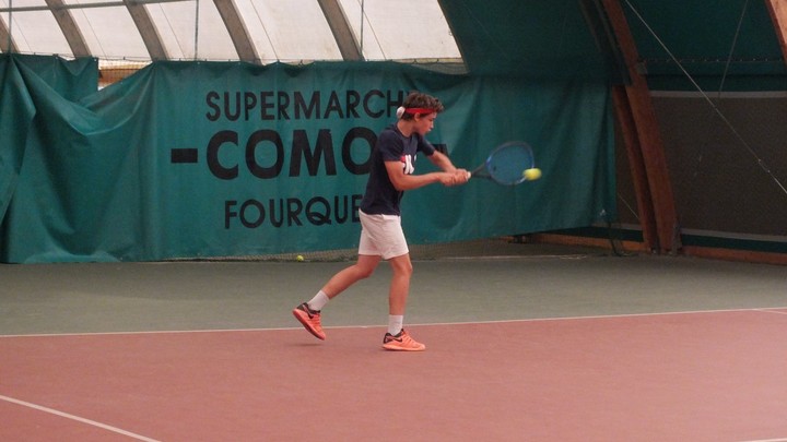 Courts de tennis intérieur au stade Claude-Bocard